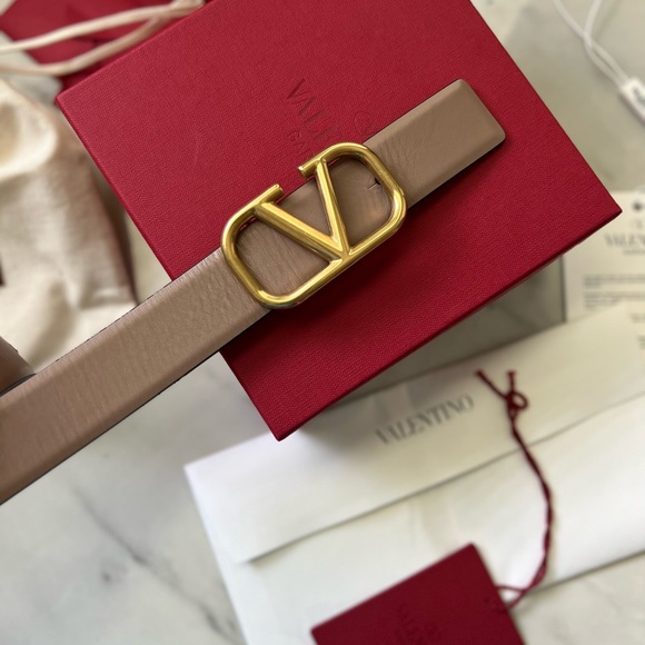 Valentino reversible belt size 80 medium width - Picture 6 of 14